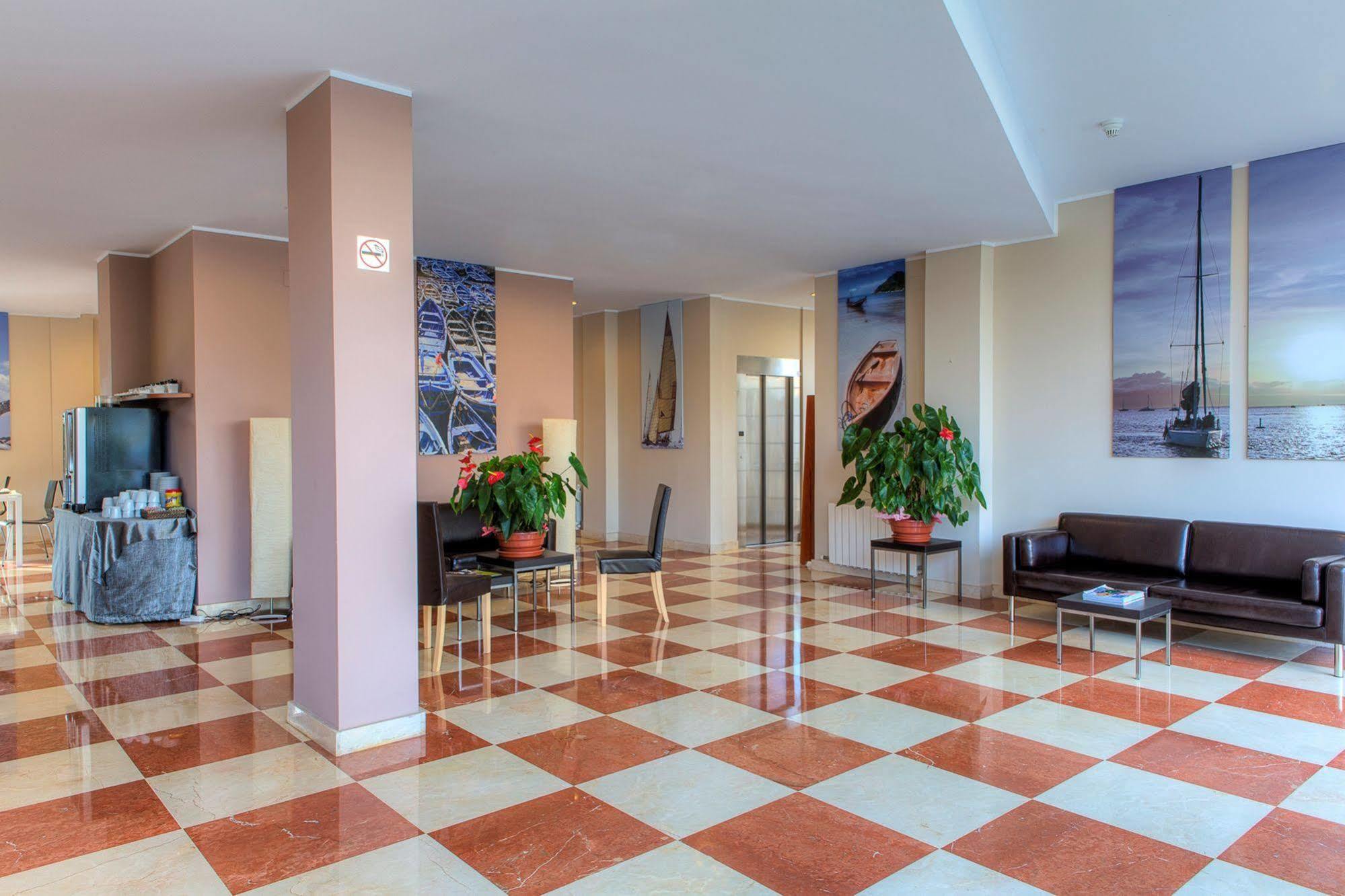 Hotel Calafell Platja Mar Exteriör bild